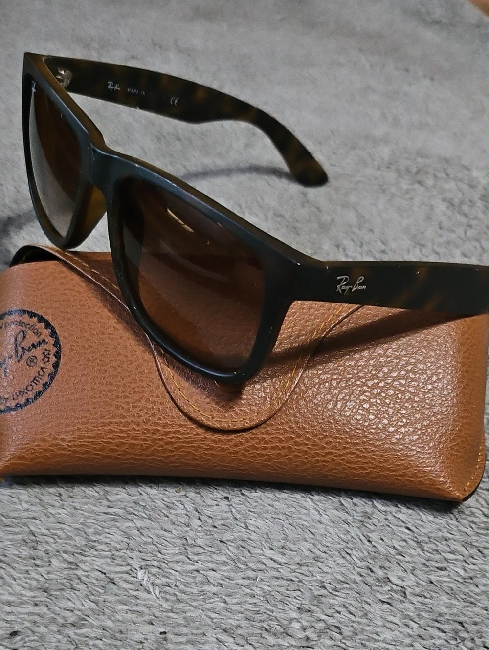 Rayban Justin Model Number: RB4165 With Black Case And Cloth